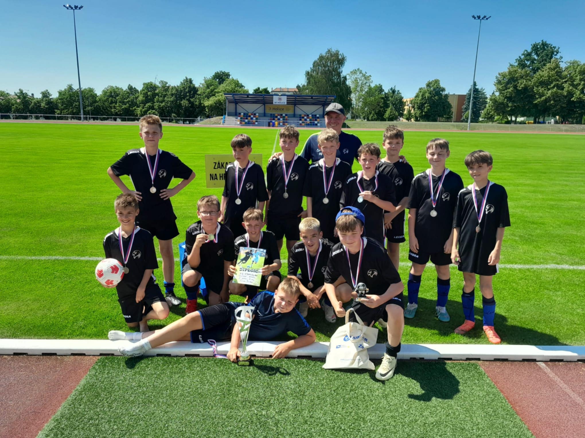 a19125a3-e372-4aed-bdd1-405efc78a7eb (1)