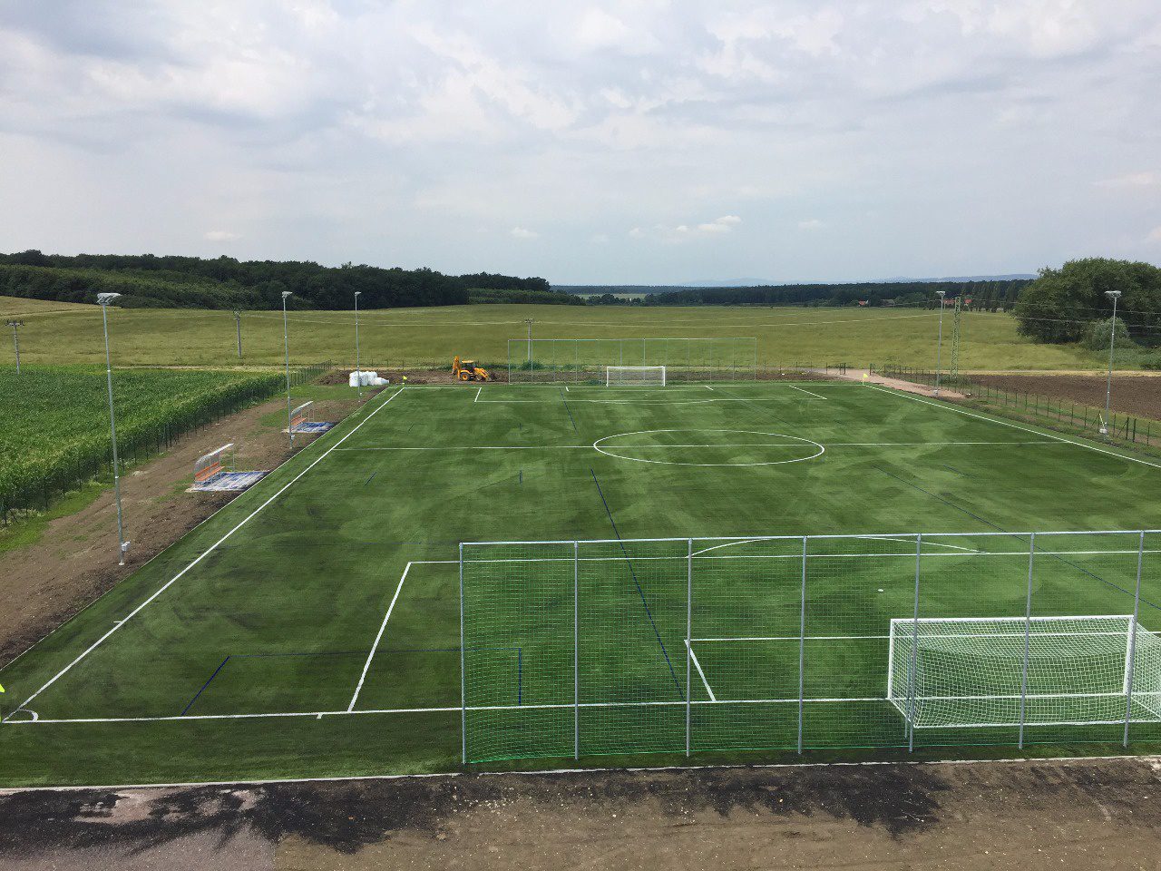 umela-travana-hristi-v-kobylicich